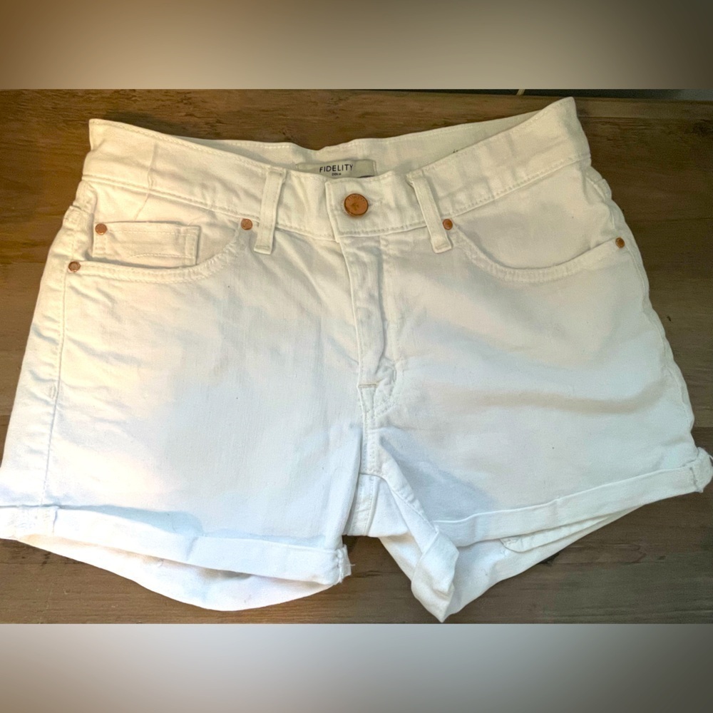 Fidelity, size 25, cuffed Malibu Boyfriend white denim jean shorts summer resort